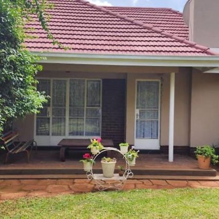 Lovely 3 Bed In Mount Pleasant - 2153 Harare Exterior foto